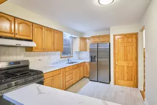 18207 Ravisloe Terrace, Country Club Hills, IL 60478 - Photo 4