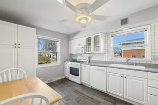 1215 W Sigwalt St, Arlington Heights, IL 60005 - Photo 6