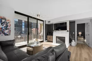 55 W Delaware Pl, Chicago, IL 60610 - Photo 2