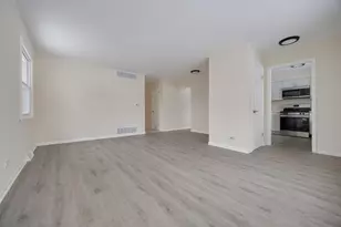219 N Ridgemoor Ave, Mundelein, IL 60060 - Photo 6
