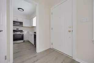 219 N Ridgemoor Ave, Mundelein, IL 60060 - Photo 4