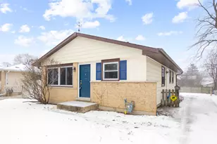 219 N Ridgemoor Ave, Mundelein, IL 60060 - Photo 2