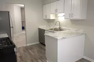 905 Surrey Dr, Schaumburg, IL 60193 - Photo 4