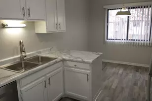 905 Surrey Dr, Schaumburg, IL 60193 - Photo 2