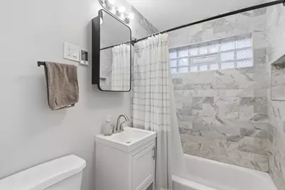 2444 W Berwyn Avenue #1N, Chicago, IL 60625 - Photo 6