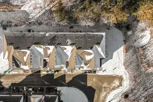 520 Silverton Dr, Grayslake, IL 60030 - Photo 2