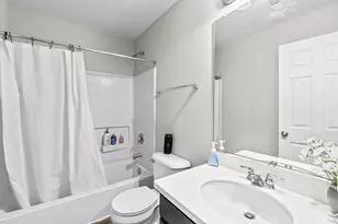 520 Silverton Dr, Grayslake, IL 60030 - Photo 14