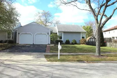 515 E Lyon Drive E #515, Buffalo Grove, IL 60089 - Photo 1