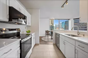 222 N Columbus Dr, Chicago, IL 60601 - Photo 10