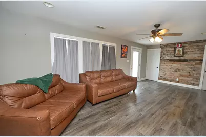 904 1/2 W Marquette Street, Ottawa, IL 61350 - Photo 4