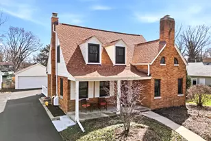 909 S Wheaton Ave, Wheaton, IL 60189 - Photo 1