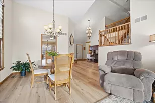 9 Spruce Ct, Bloomington, IL 61704 - Photo 8