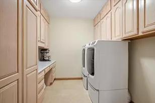 9 Spruce Ct, Bloomington, IL 61704 - Photo 6