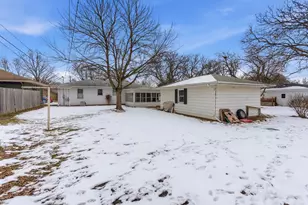 311 Crescent Dr, Sycamore, IL 60178 - Photo 20