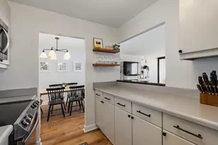 3930 N Pine Grove Ave, Chicago, IL 60613 - Photo 16