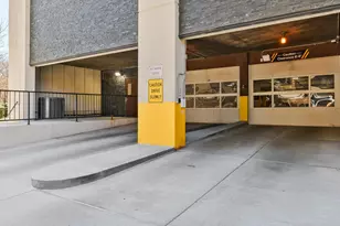 3930 N Pine Grove Ave, Chicago, IL 60613 - Photo 32