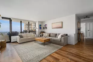 3930 N Pine Grove Ave, Chicago, IL 60613 - Photo 10