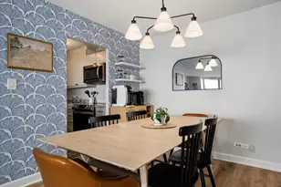 3930 N Pine Grove Ave, Chicago, IL 60613 - Photo 12