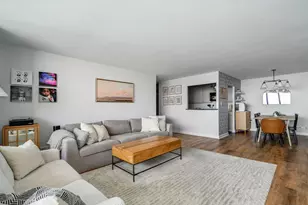 3930 N Pine Grove Ave, Chicago, IL 60613 - Photo 8