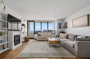 3930 N Pine Grove Ave, Chicago, IL 60613 - Photo 6