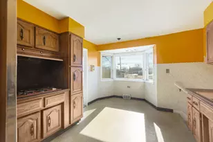 7745 Beckwith Rd, Morton Grove, IL 60053 - Photo 6