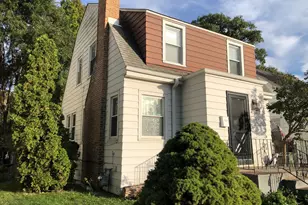 9545 S Troy Ave, Evergreen Park, IL 60805 - Photo 2