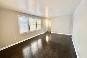 206 Hosmer St, Loves Park, IL 61111 - Photo 2