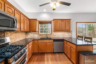 504 Buckthorne Ct, Yorkville, IL 60560 - Photo 4