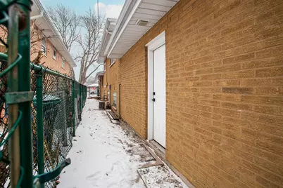 9558 S Sacramento Avenue, Evergreen Park, IL 60805 - Photo 6
