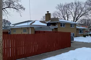 9558 S Sacramento Ave, Evergreen Park, IL 60805 - Photo 2