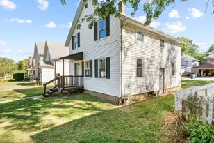 1186 24th St, Moline, IL 61265 - Photo 2