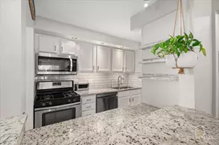 1227 S Old Wilke Rd, Arlington Heights, IL 60005 - Photo 6