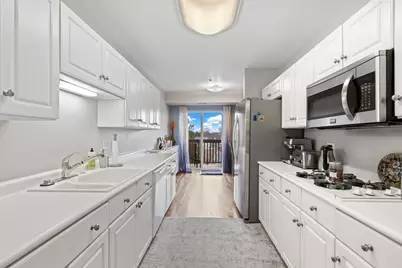 140 Manchester Drive #408, Buffalo Grove, IL 60089 - Photo 8