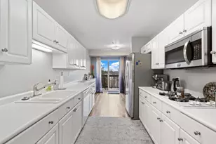 140 Manchester Dr, Buffalo Grove, IL 60089 - Photo 8