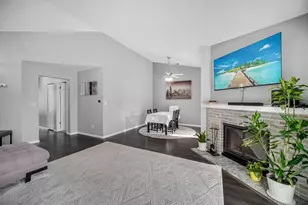 1471 Fairlane Dr, Schaumburg, IL 60193 - Photo 4