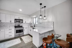 1471 Fairlane Dr, Schaumburg, IL 60193 - Photo 8