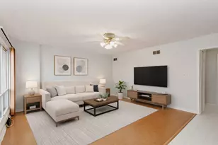 612 Maple Ct, Mount Prospect, IL 60056 - Photo 2