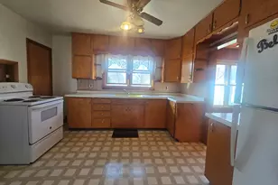 151 E Park St, Chebanse, IL 60922 - Photo 6