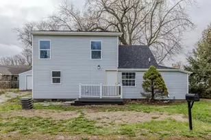 305 Chestnut St, Hudson, IL 61748 - Photo 2