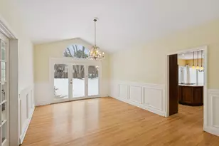 5523 S Garfield St, Hinsdale, IL 60521 - Photo 2