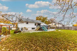 1096 Beechwood Rd, Buffalo Grove, IL 60089 - Photo 26