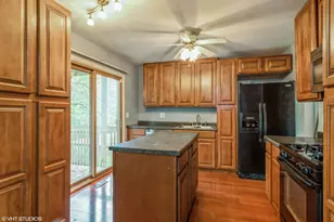 101 Springhill Dr, Bolingbrook, IL 60440 - Photo 6