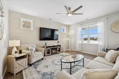 1639 Rochester Road, Pingree Grove, IL 60140 - Photo 4