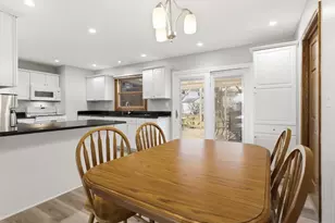 1503 Amherst Dr, Schaumburg, IL 60194 - Photo 8