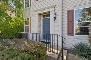 1534 S Falcon Dr, Libertyville, IL 60048 - Photo 2