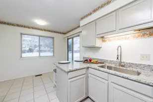 1367 Stratford Dr, Gurnee, IL 60031 - Photo 4