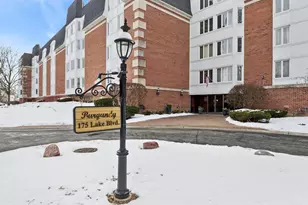 175 Lake Blvd, Buffalo Grove, IL 60089 - Photo 16