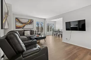 175 Lake Blvd, Buffalo Grove, IL 60089 - Photo 2