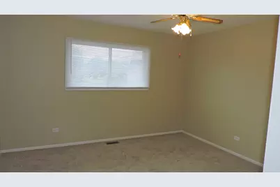 17404 W Walnut Lane, Gurnee, IL 60031 - Photo 8