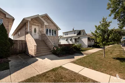 7319 W 58th Place, Summit, IL 60501 - Photo 2